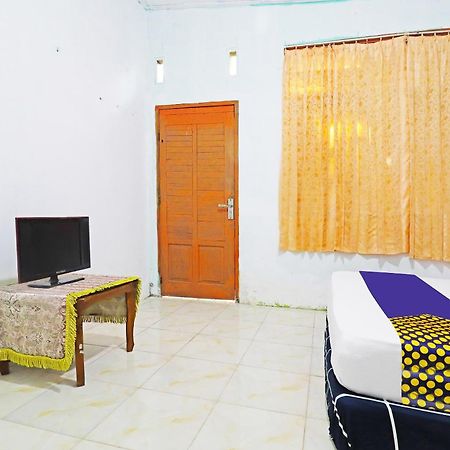 SPOT ON 91222 Kanjeng Mami Homestay Jambi Bagian luar foto